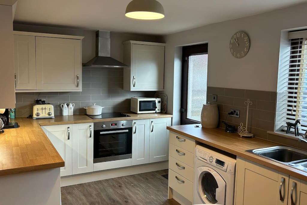 Cosy 2 Bed, Home From Home Haddenham  Екстер'єр фото
