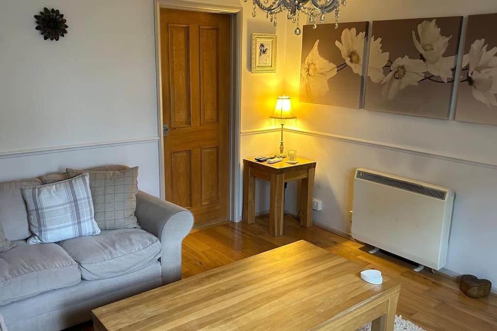 Cosy 2 Bed, Home From Home Haddenham  Екстер'єр фото