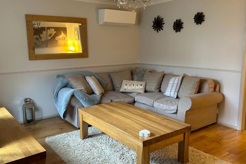 Cosy 2 Bed, Home From Home Haddenham  Екстер'єр фото