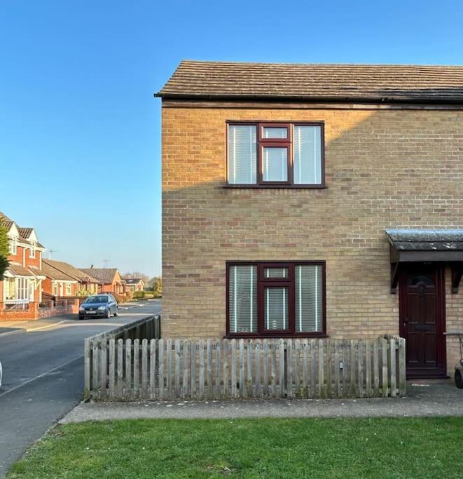 Cosy 2 Bed, Home From Home Haddenham  Екстер'єр фото