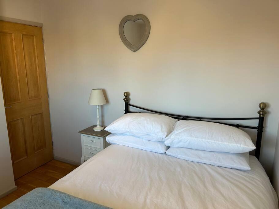 Cosy 2 Bed, Home From Home Haddenham  Екстер'єр фото
