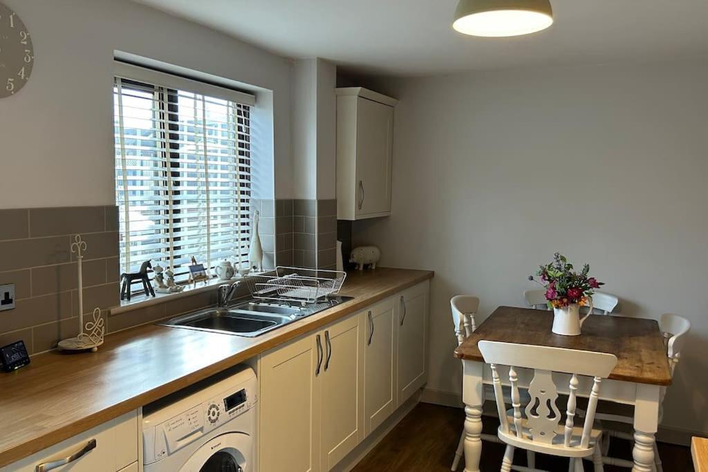 Cosy 2 Bed, Home From Home Haddenham  Екстер'єр фото